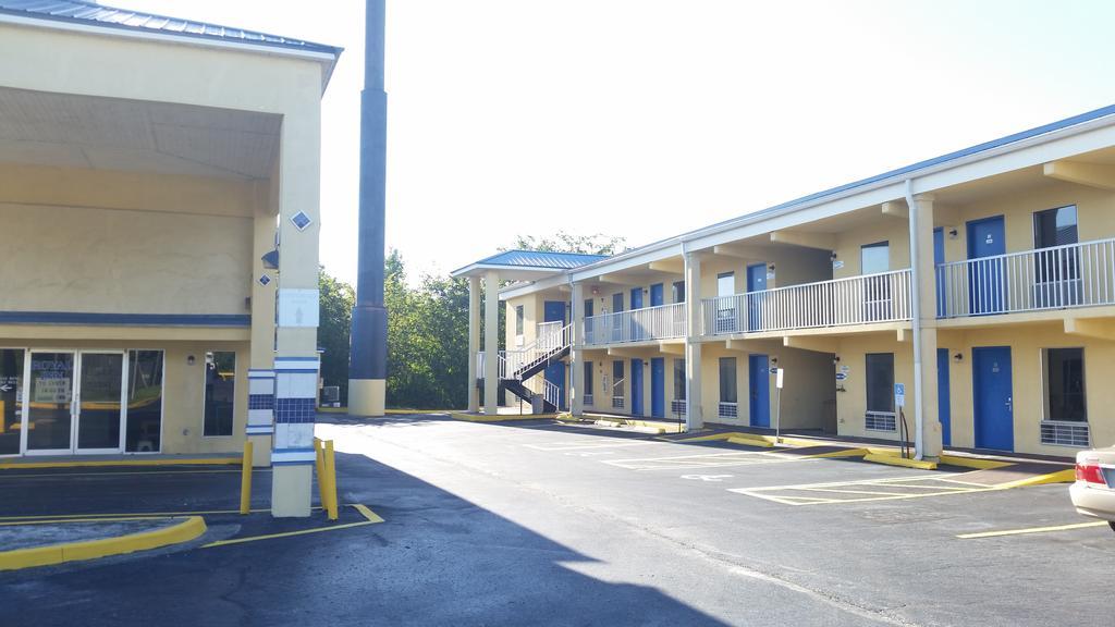 Royal Inn Alachua Bagian luar foto